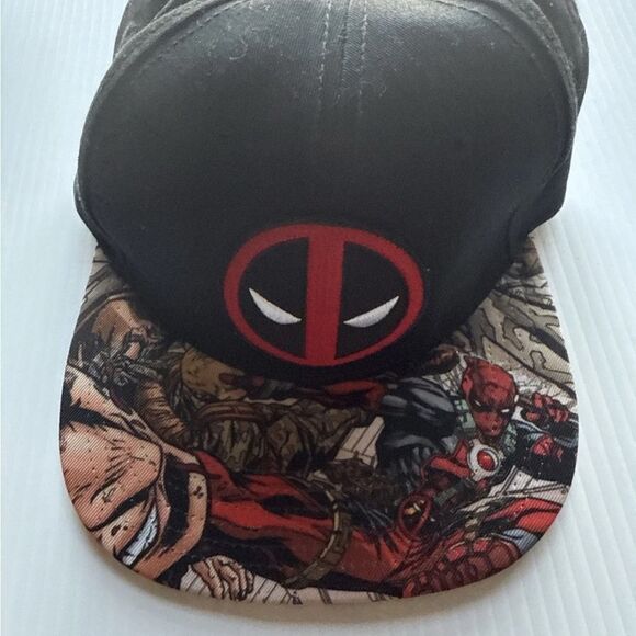 Marvel Deadpool Snapback Hat - Picture 2 of 3